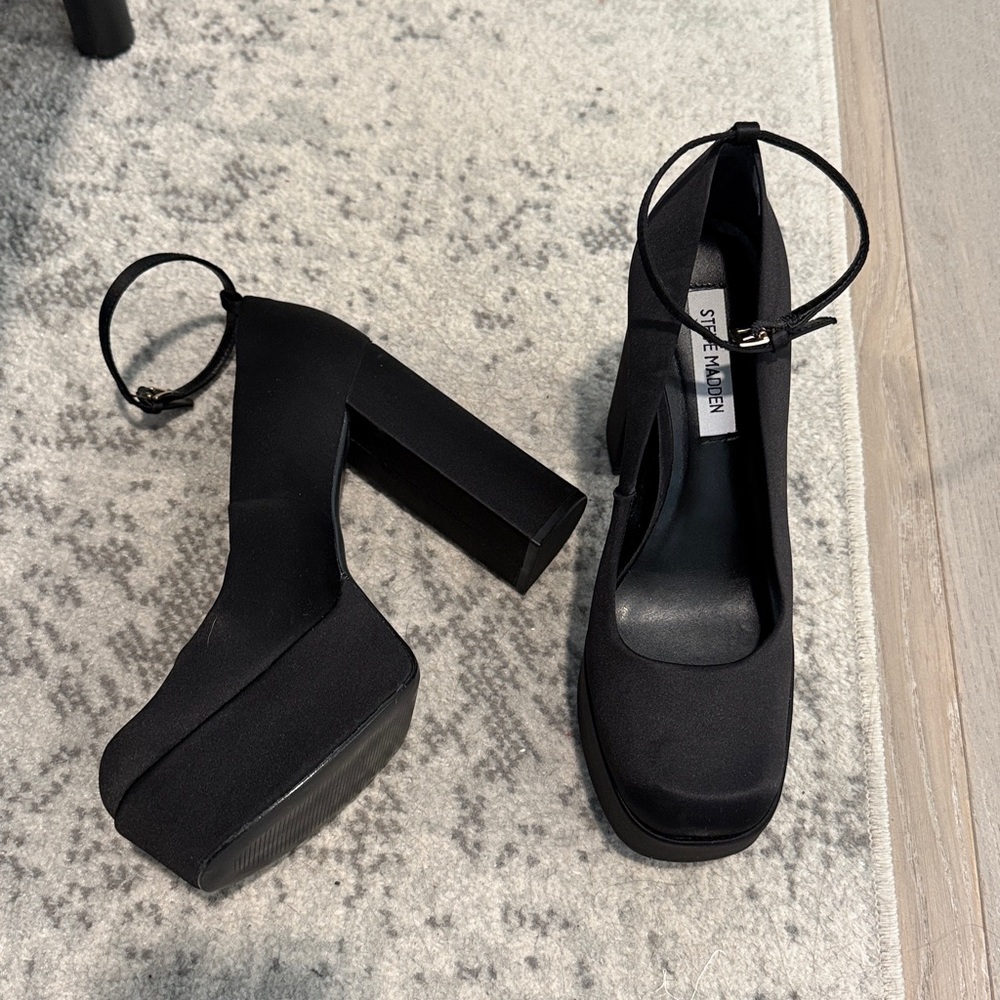 Steve Madden Artem satin platform heels
